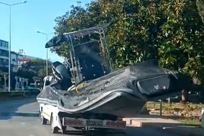 14 kaçak göçmenin öldüğü bot kıyıya çıkarılıp yediemin deposuna konuldu