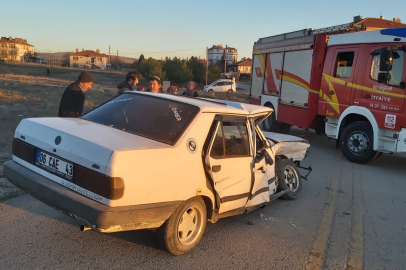 Ankara'da otomobil ile minibüs çarpıştı: 3 yaralı