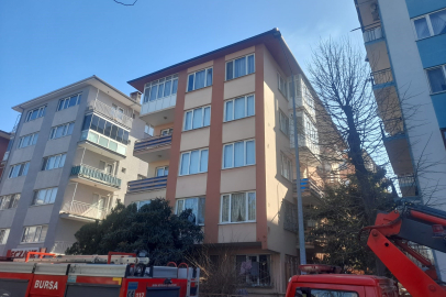 Bursa’da apartman çatısında yangın paniği