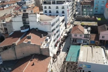 Bursa’da APP plaka izdihamı...Kuyruk sokaklara taştı