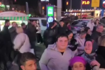 Bursa'da ihtiyaç sahibi yüzlerce çocuğa bayram sevinci!