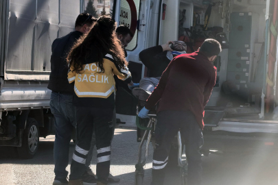 Bursa'da kontrolden çıkan motosiklet devrildi : 4 yaralı