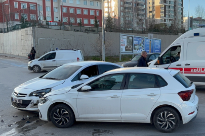 Edirne'de iki otomobil çarpıştı: 2 yaralı