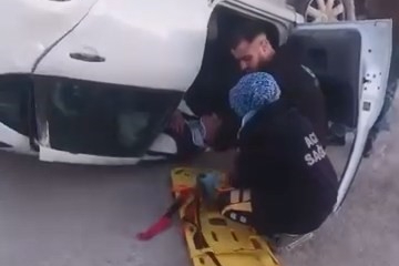 Elazığ’da otomobil takla attı: 2 yaralı