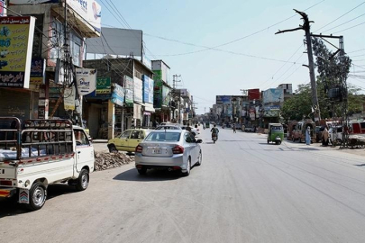 Füzeler Pakistan ekonomisini vurdu: Maaşlarda kesinti...