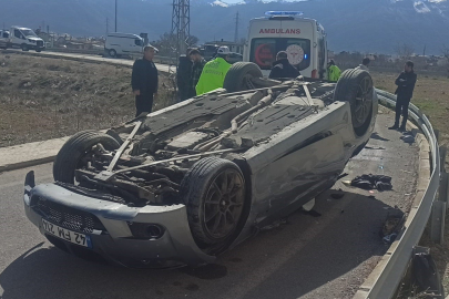 Konya’da kontrolden çıkan otomobil takla attı: 4 yaralı