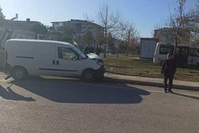 Konya'da öğrenci servisi ile hafif ticari araç çarpıştı: 2 yaralı