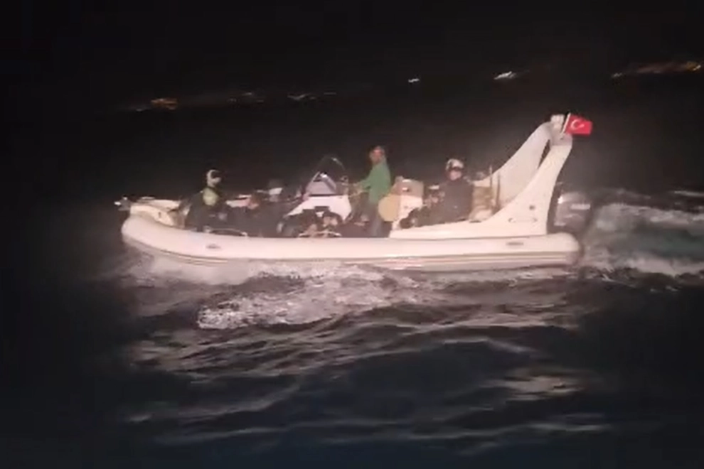 Muğla açıklarında 21 düzensiz göçmen yakalandı