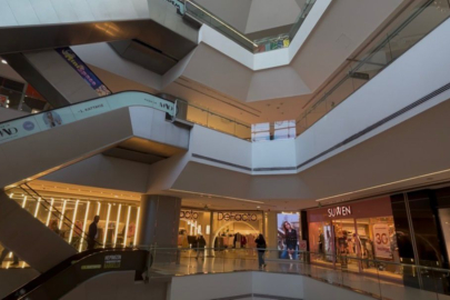 Bursa'da AVM'nin yemek katından beton zemine düşen genç öldü!