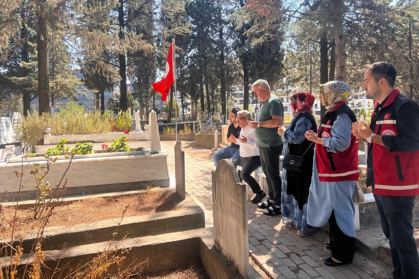 Bursa’da Ramazan boyunca şehitlere vefa ziyaretleri sürüyor