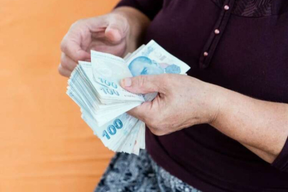 Emeklilere müjde: Maaş ve ikramiyeler bayramdan önce yatacak!