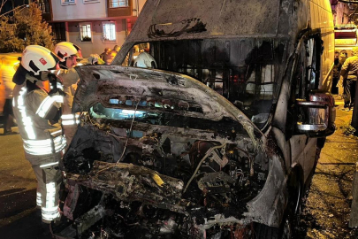 İstanbul'da park halindeki 3 araç küle döndü