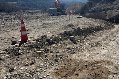 Kastamonu'da iş makinesinin 700 litre yakıtı ve elektronik parçalarını çaldılar