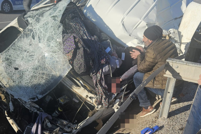 Sivas’ta ticari araç bariyere çarptı: 1 yaralı