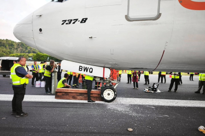 Tayland’da yolcu uçağı sert iniş yaptı: Uçağın iniş takımı koptu