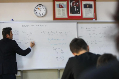 123 bin öğretmen geliri düşeceği için emekli olmuyor