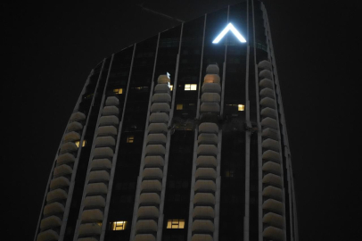 Dubai'de binaya İHA isabet etti