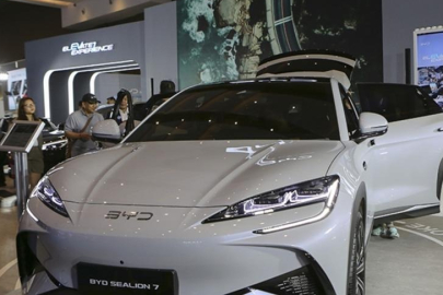 Dubai'deki kriz Türkiye için fırsat mı? Canlı yayında BYD ve Chery'ye tepki!