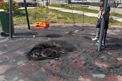 Edirne Keşan’da çocuk parkında yakılan ateş oyun gruplarına zarar verdi