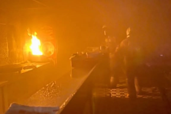 Hatay Antakya’da kızartma makinesinden çıkan yangında dönercide alevler yükseldi