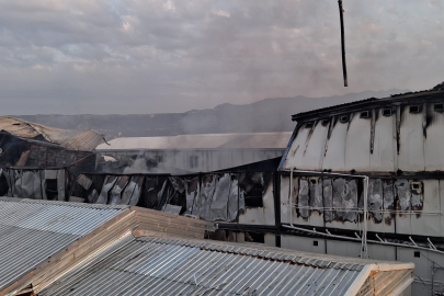 Hatay'da konteyner yatakhane alevlere teslim oldu