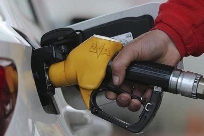 Petrol tekrar 100 doları aştı: Gözler akaryakıt fiyatlarında! Zam gelecek mi?