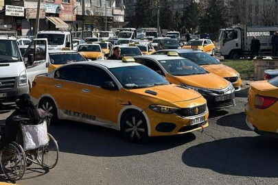Taksiciler kuyruk oldu: Zam gelince harekete geçtiler!