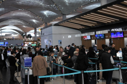 Havalimanlarında tatil yoğunluğu başladı