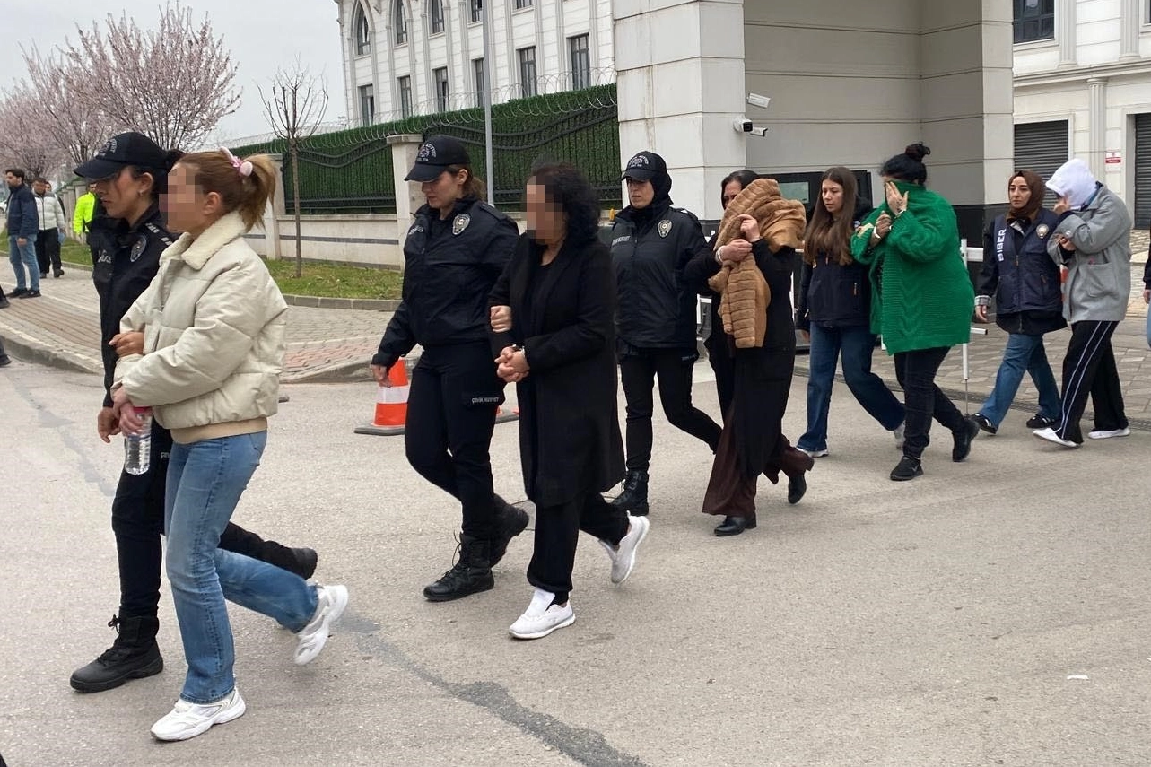 Kocaeli'de 105 milyon liralık dolandırıcılık operasyonunda 18 şüpheli tutuklandı