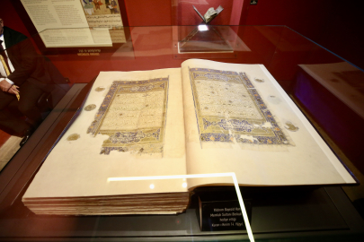 Yıldırım Bayezid'e hediye edilen Kur'an-ı Kerim Bursa'da ziyarete açıldı