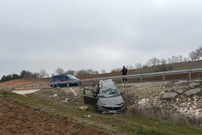 Bilecik'te direksiyon hâkimiyetini kaybeden sürücü tarlaya uçtu: 1 yaralı