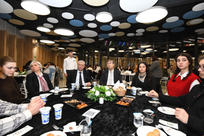 Bursa Osmangazi Belediyesi Üniversite Gençlik Kulüp Başkanlarını buluşturdu