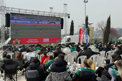 Taraftar meydanlarda buluştu! Bursaspor maçı dev ekranda izlendi
