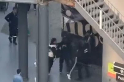 Bursa'da AVM'de iki grup arasında kavga! Birbirlerine girdiler...