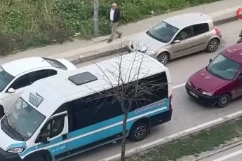 Bursa'da trafikte akılalmaz olay!  Copla saldırdı...