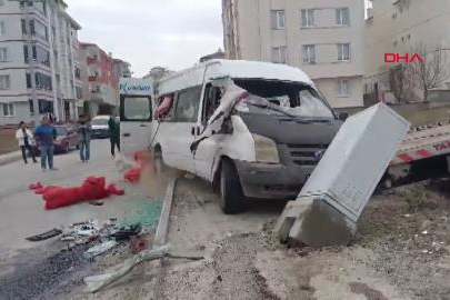 Çorum'da tarım işçilerini taşıya minibüs ile otomobil çarpıştı: 5 yaralı