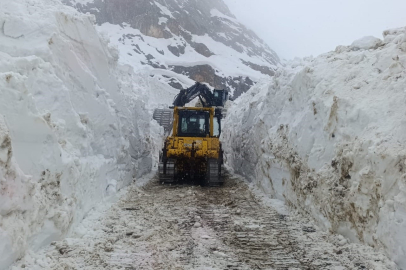 Hakkari’de 56 yerleşim yerinin yolu ulaşıma kapandı