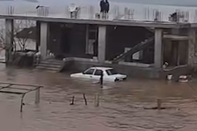 Şanlıurfa’da sağanak nedeniyle dereler taştı, yollar çöktü