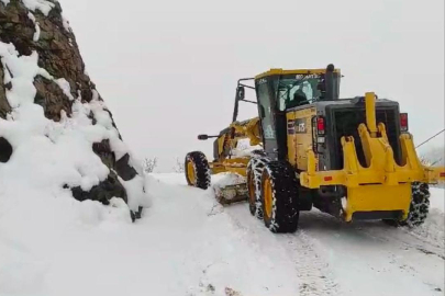 298 yol yoğun kardan kapandı