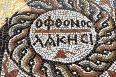 3 bin yıllık antik kentte "kıskanan çatlasın" yazılı mozaik bulundu!