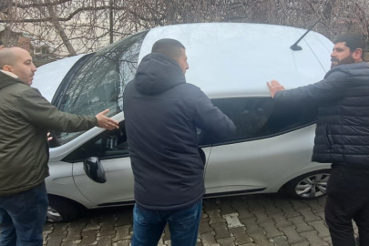 Bingöl'de otomobil duvara çarptı: 2 yaralı