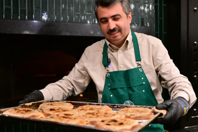Bursa'da Başkan Yılmaz önce pişirdi sonra ikram etti