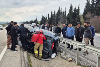 Bursa'da devrilen otomobildeki 5 kişi yaralandı