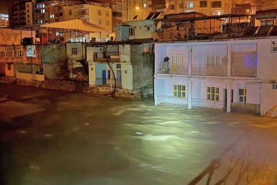 Siirt'te sel alarmı: Riskli binalar tahliye edildi, Bitlis Çayı yükseldi