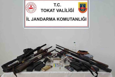 Tokat merkezli operasyonda çok sayıda silah ve mühimmat ele geçirildi