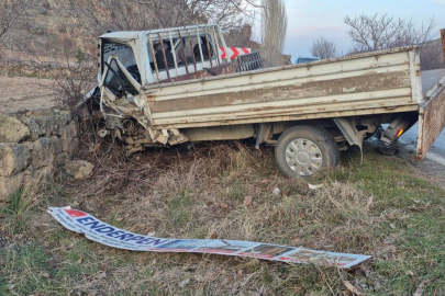 Afyonkarahisar'da hurdaya dönen araçlarda 1 kişi öldü, bir kişi yaralandı
