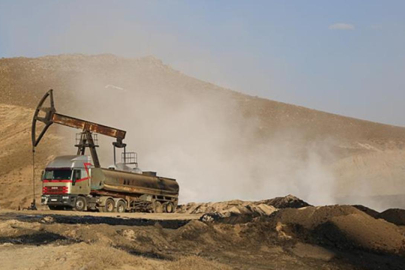 Brent petrolün vadeli varil fiyatı 103,90 dolardan işlem görüyor