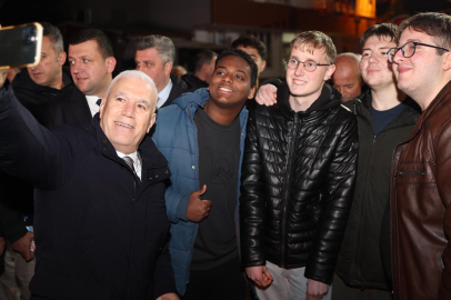 Bursa Büyükşehir Belediye Başkanı Bozbey komşularıyla iftar yaptı