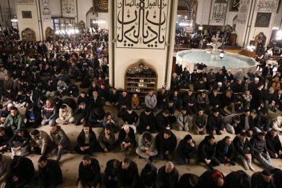 Bursa'da Kadir Gecesi dualarla idrak edildi