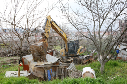 Bursa Nilüfer’de kaçak barakalar yerle bir edildi!